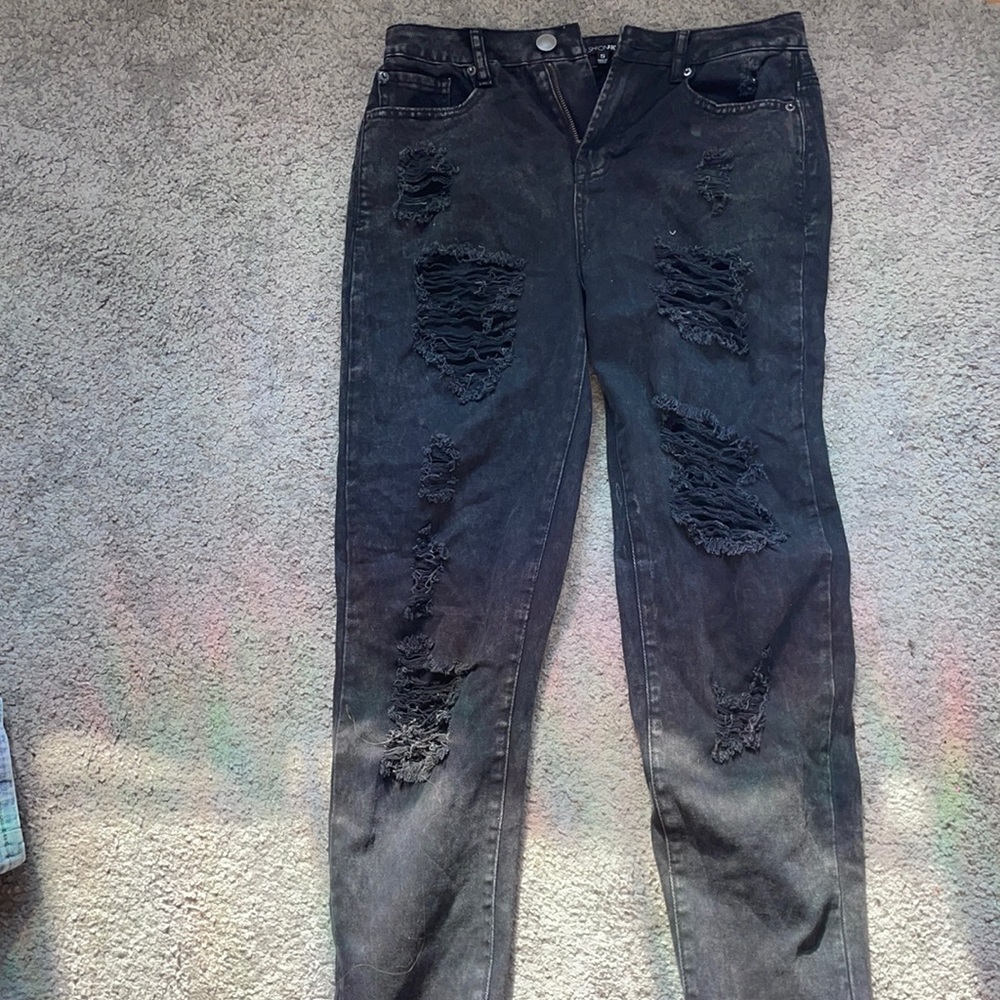 Fashion nova size 5 black ripped jeans